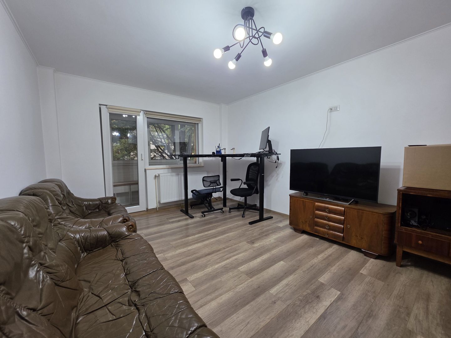 Renovat Top! Apartament 3 camere Teiul Doamnei - Poză 3