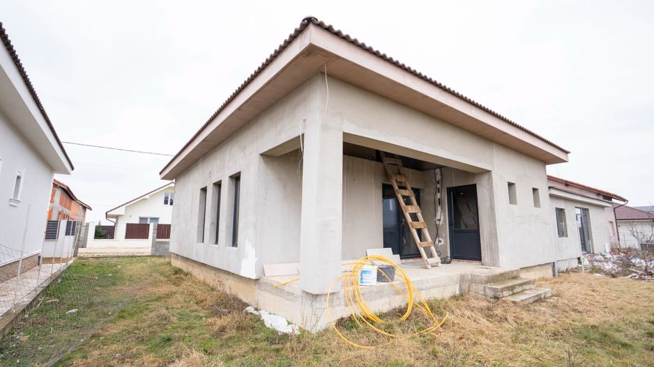 CASA NOUA SEMIFINISATA IN CIHEI CU 3 CAMERE - Poză 11