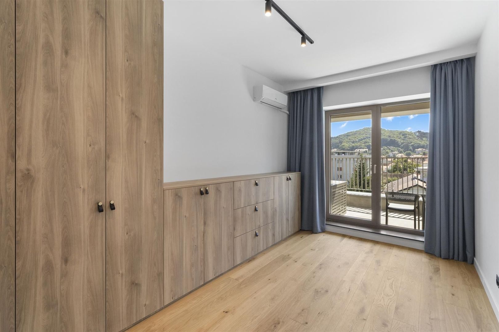 Apartament 25 cam Premium Central | Parcare Subterana si Utilitati incluse - Poză 5