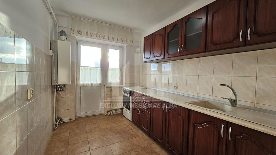 Apartament cu 4 camere decomandate, Cetate - Poză 3