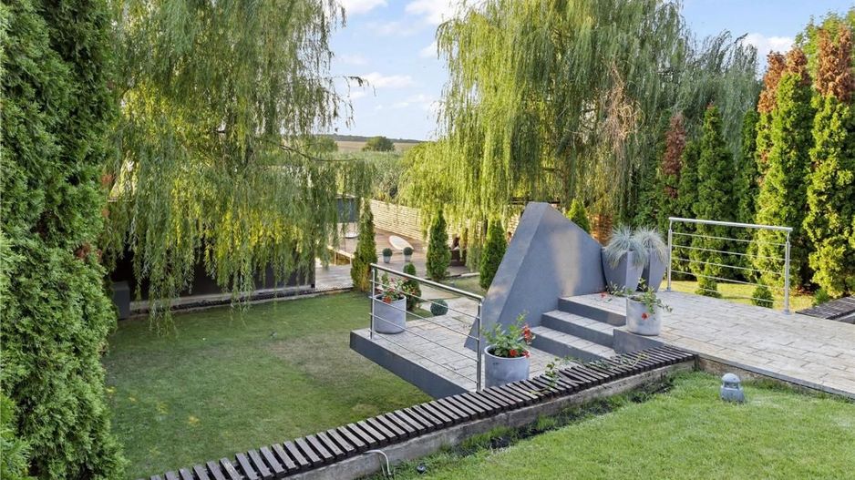 VILA EXCLUSIVISTA CU PISCINA IN SNAGOV - Poză 3