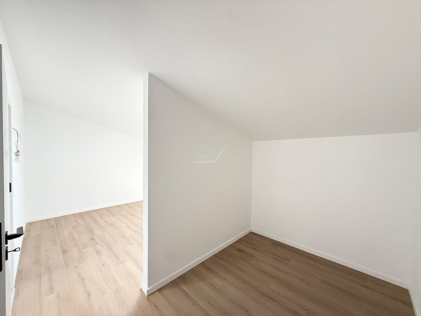 Ap pe 2 niveluri. 4 camere, 2 bai. 2 locuri de parcare. - Poză 15