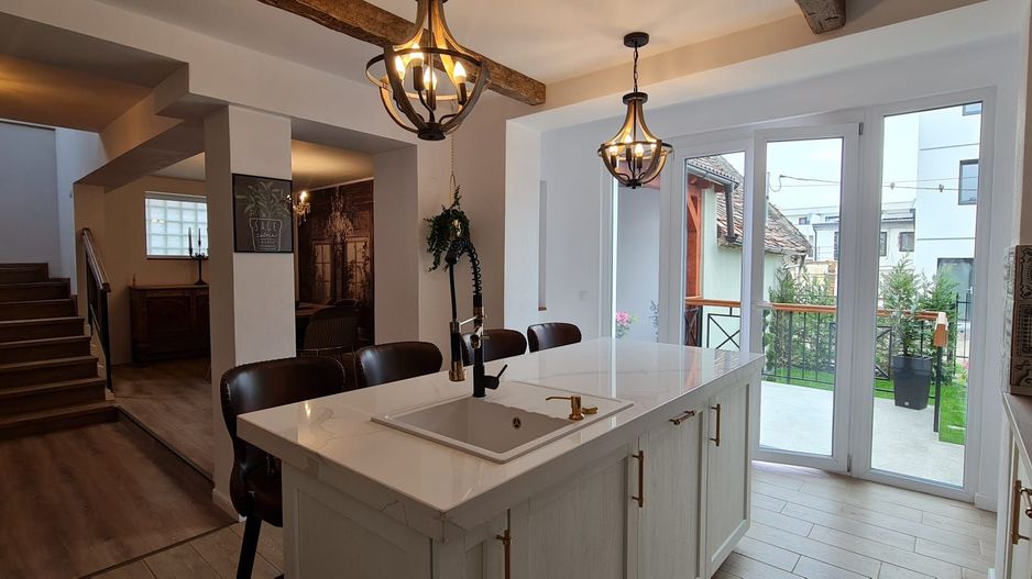 Vila spațioasă și elegantă de vânzare la intrarea în cartierul Turnișo - Poză 29