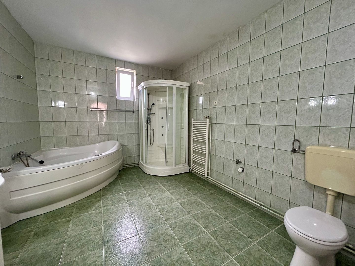 Pensiune cu potențial deosebit, vedere spectaculoasă spre Piatra Craiului - Poză 26