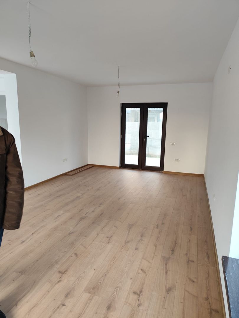 Casă / Vilă cu 4 camere de vânzare în Berceni - Poză 3