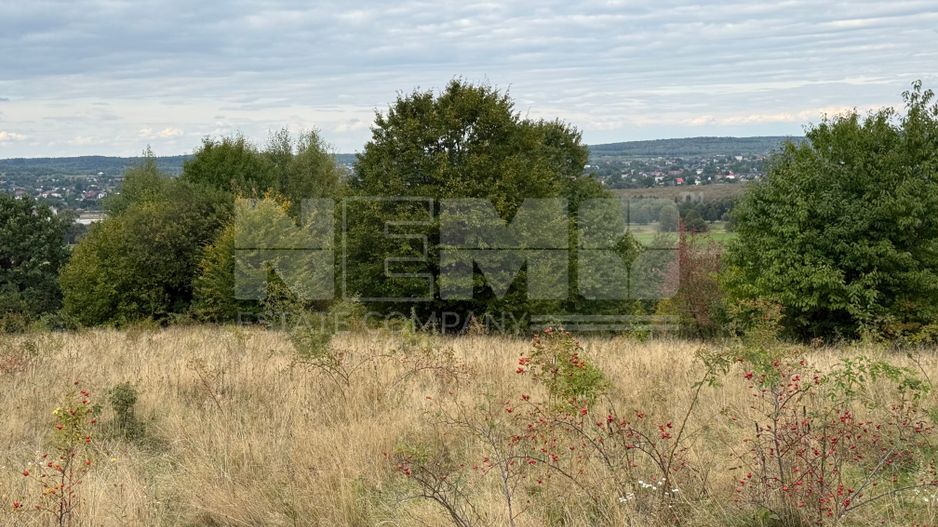 Teren de vânzare în Putna | 6.400 mp | 56 m front stradal - Poză 1