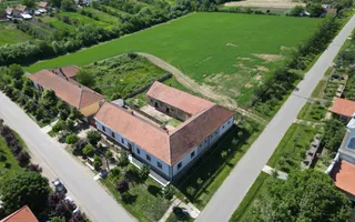 Casa cu istorie in Petrovaselo - Poză 14