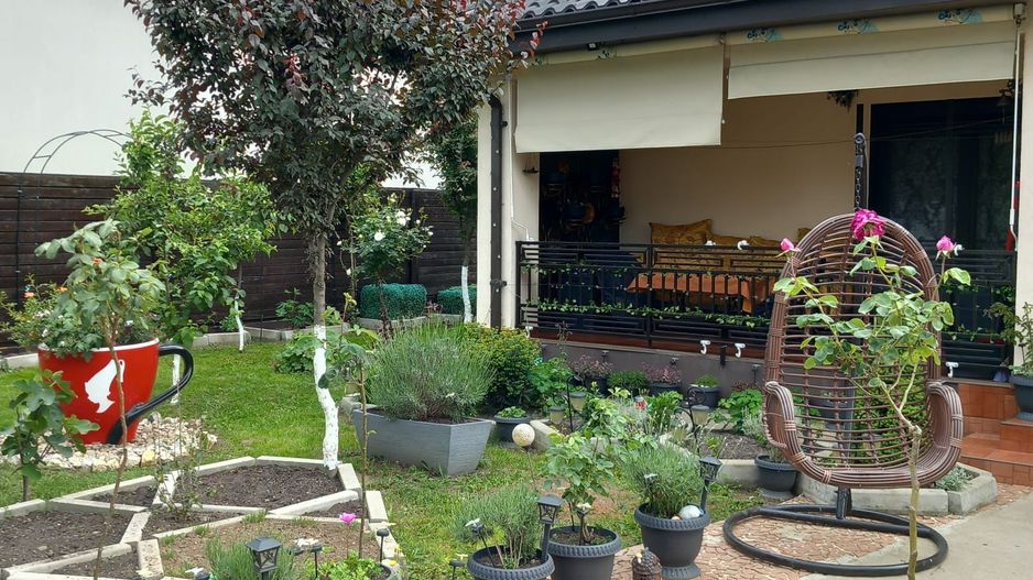 Parter cu structură pentru etaj, curte amenajată și organizare impeca - Poză 11