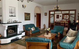 Casă  cu piscină- Unirii- Calea Voinicenilor - Poză 2