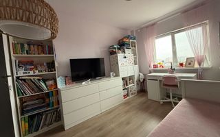 Apartament de 3 camere decomandat – vedere liberă spre Piața Victoriei - Poză 5
