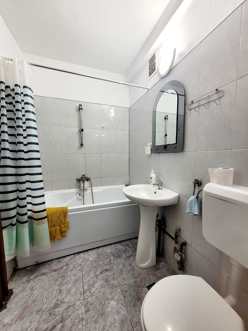 Apartament cu 3 camere - Centru/Piata 700 - Poză 8