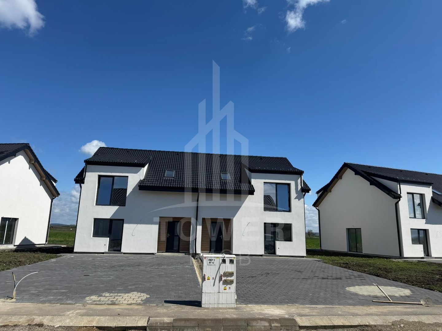 Casă Tip Duplex INDEPENDENTĂ ENERGETIC - Cartier NOU - Poză 1