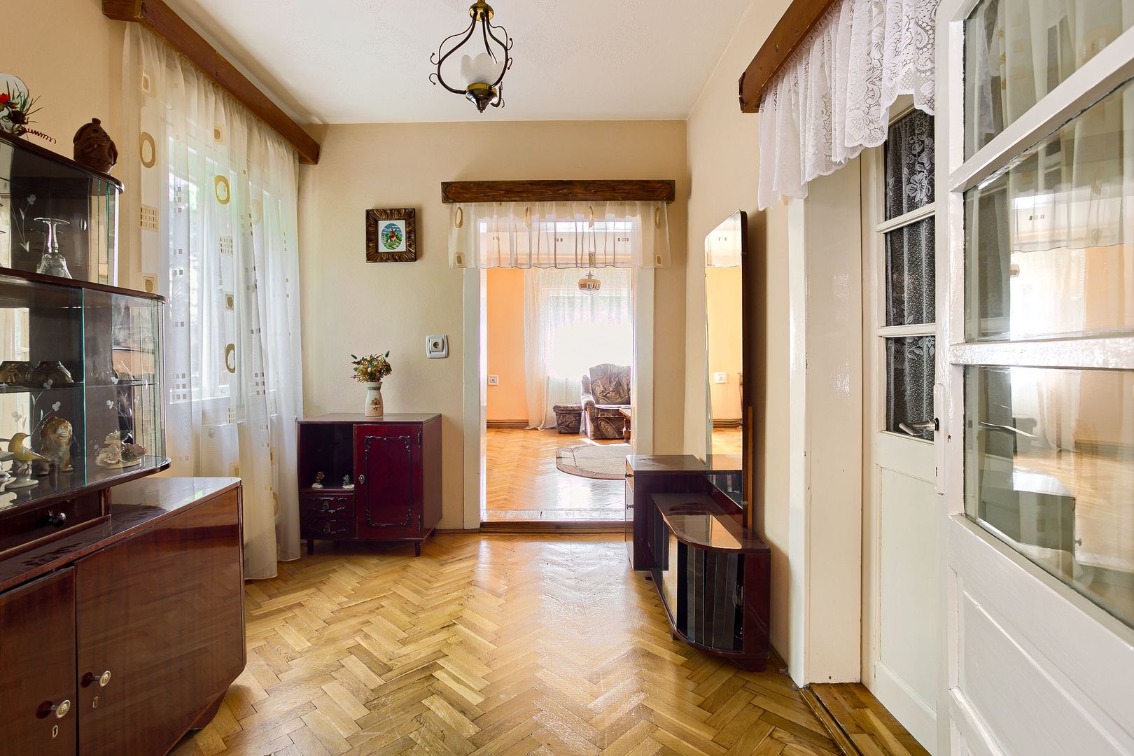 Rezervat Casa din caramida cu teren generos in Gradiste - Poză 1