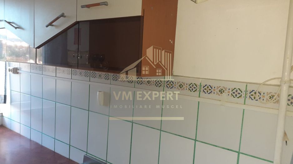 APARTAMENT 3 CAMERE, ETAJ 3, VISOI, CAMPULUNG - Poză 3