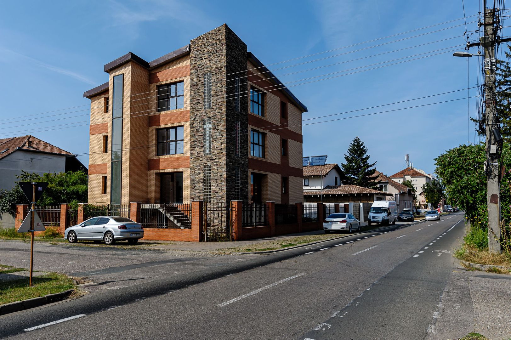 Clădire comercială în zona Grădiște. - Poză 14