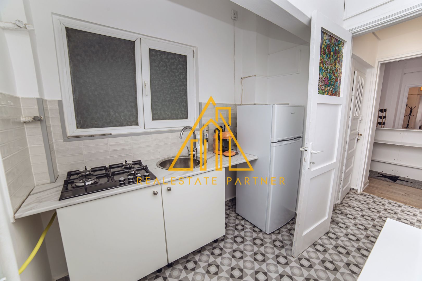 Apartament 4 camere renovat, central, ideal rezidențial sau activitate business - Poză 10