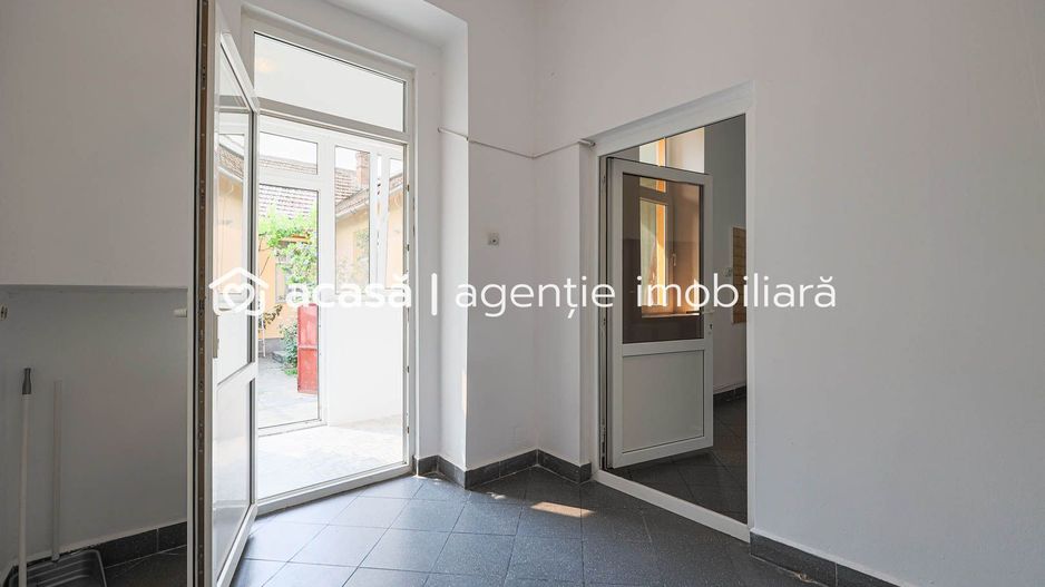 Locație excelentă: Spațiu comercial  Reprezentanță sau Închiriere. - Poză 8