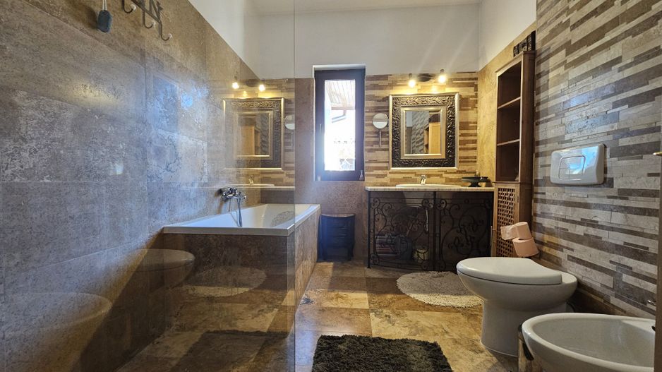 Vilă cu 7 camere în Faleză Nord – acces din 2 străzi/parcare în curte - Poză 5