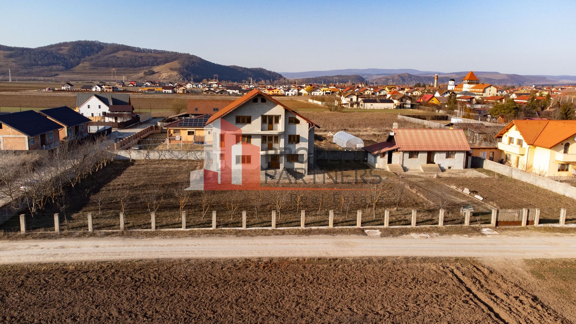 Casa cu teren 1500 mp in Harman - Poză 1
