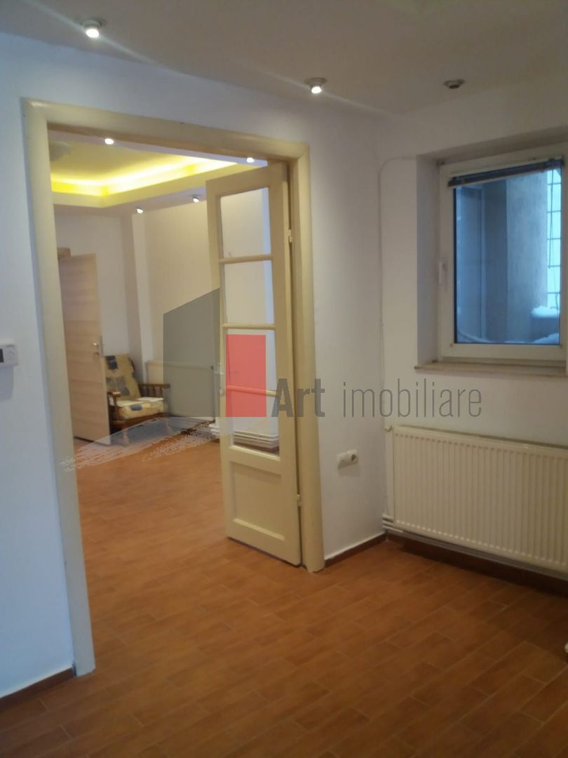 Apartament de 4 camere in vila - Poză 2