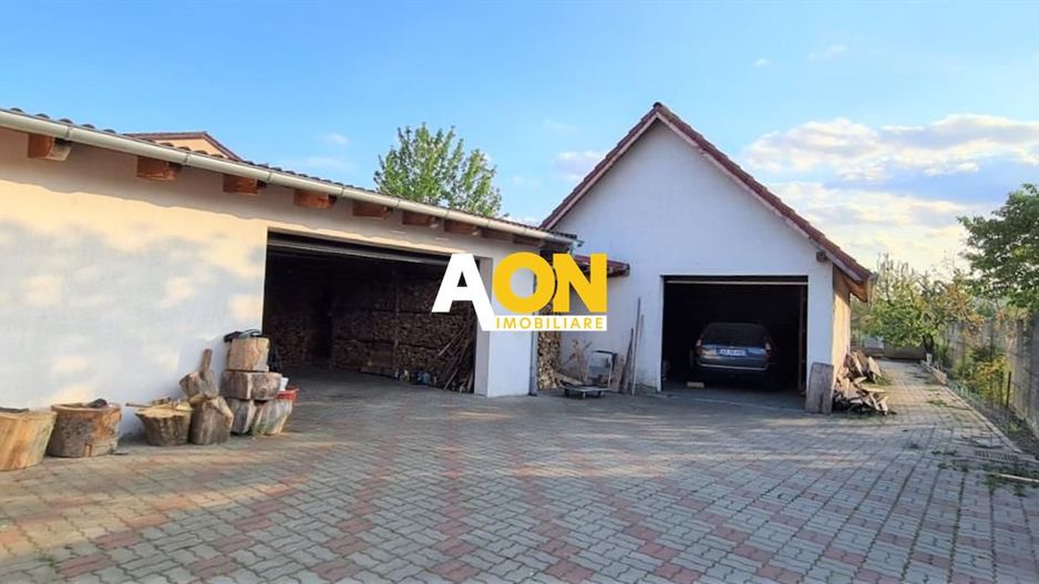 Casa pentru 2 familii, 7 Camere, 2 Garaje, 1500MP Teren - Poză 3