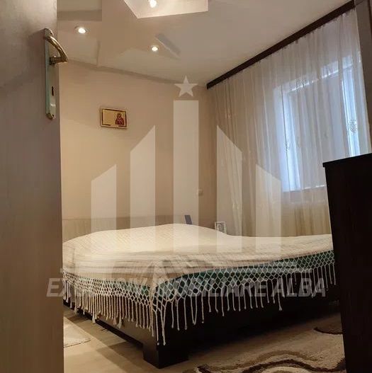 Apartament cu 3 camere de vanzare in Cetate - Poză 3