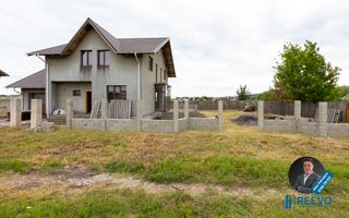 Vilă spațioasă cu vedere la pădure, la doar 15 minute de Bacău! - Poză 4