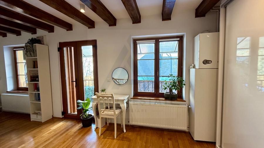 Casa ultracentral 3 camere 2 bai si curte privata pe Balcescu - Poză 2