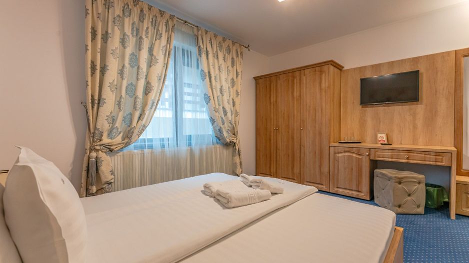 Pensiune Râșnov, 13 camere plus locuință proprietar, zonă Cetate - Poză 15