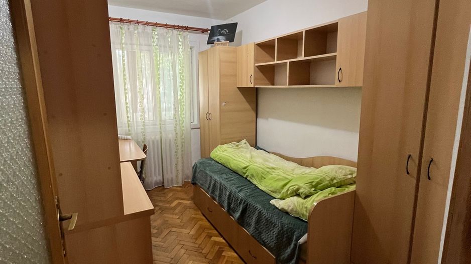 De vanzare - Apartament 3 camere si balcon spatios, decomodat - zona Lipovei - Poză 4