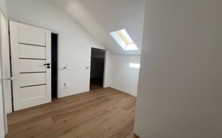 Apartament 4 camere, suprafata generoasa - Poză 10