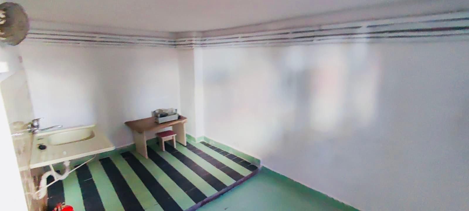 Casa singur in curte cu acces auto si teren  Ultracentral - Poză 7