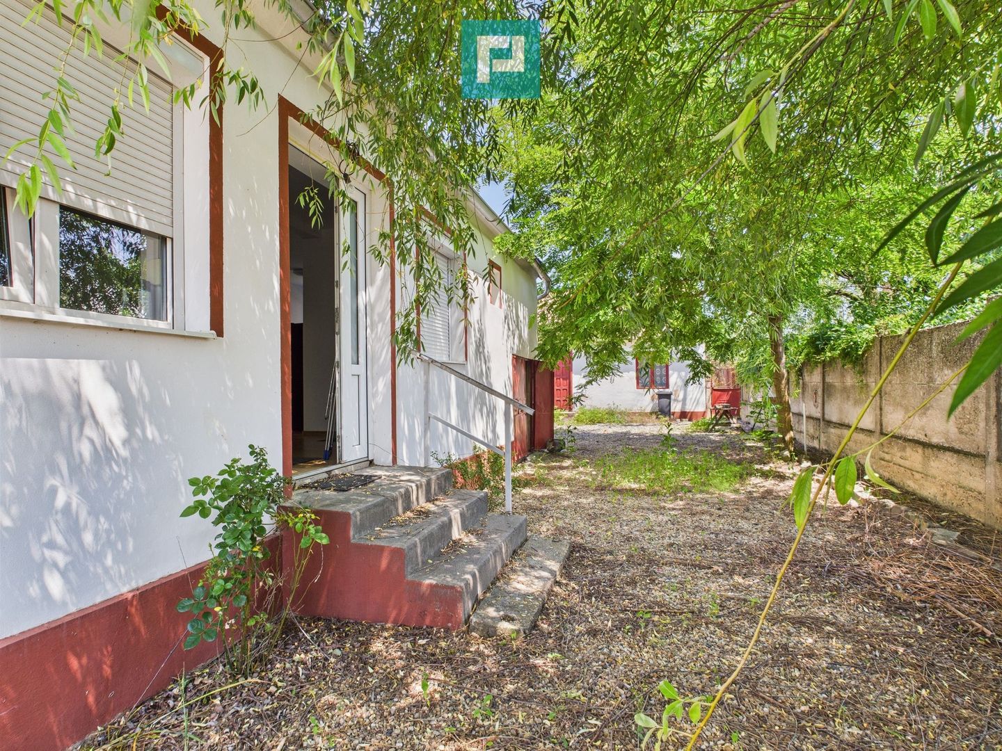 Casă de vacanță mobilată și utilată la Miniș - Poză 16