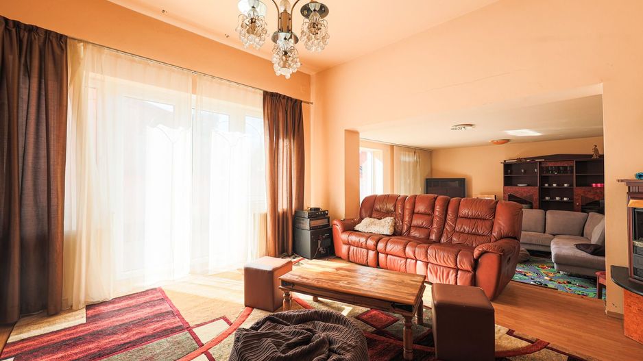 Vilă cu 6 camere–confort, intimitate și multiple utilizări - Poză 3