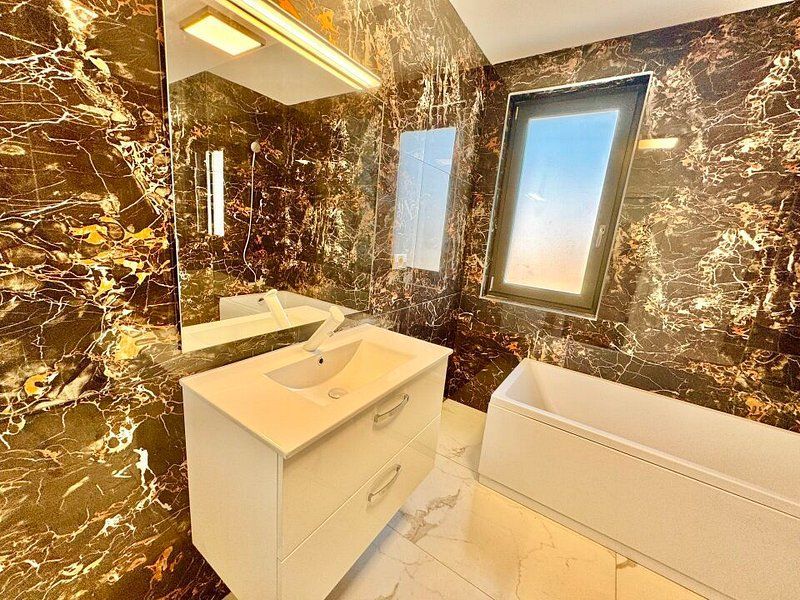 Vila cu bucatarie inclusa -otopeni central - Poză 13