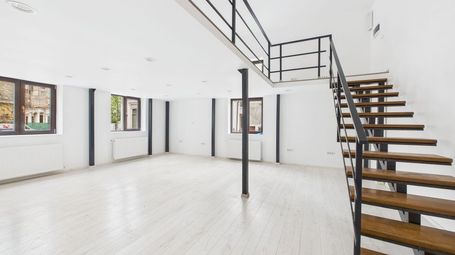 Spațiu Comercial Renovat  La 5 Minute de Piața Unirii - Poză 1