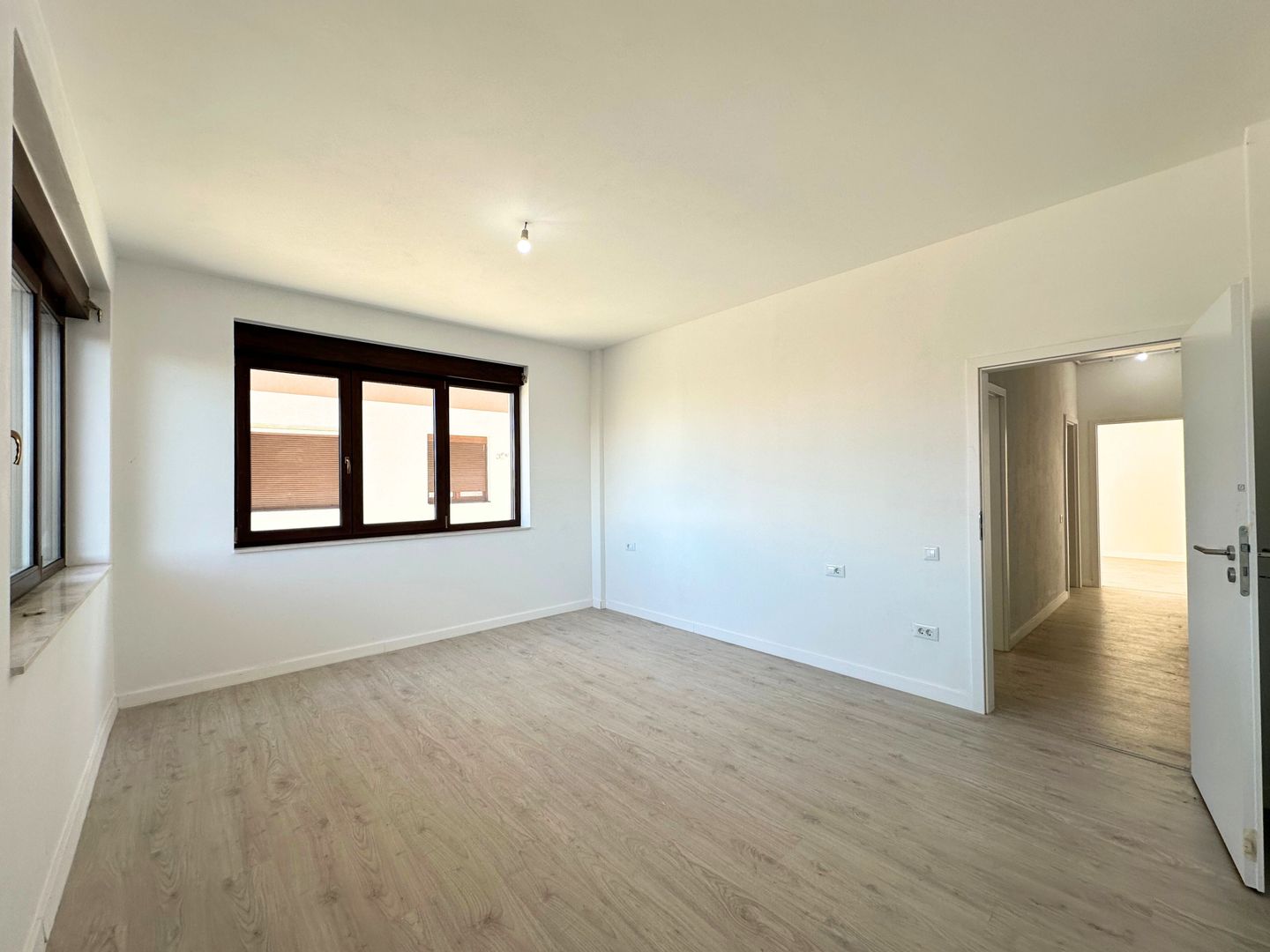Apartament 2 camere 60 mp cu geam la baie lângă Paradisul Acvatic - Poză 5