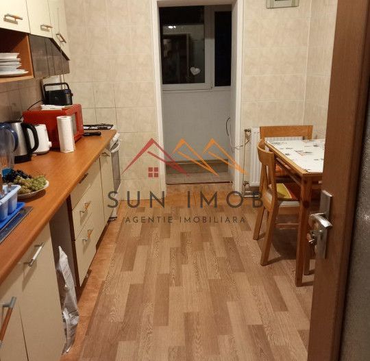 Apartament 3 camere, decomandat, central, renovat total, Campina - Poză 3