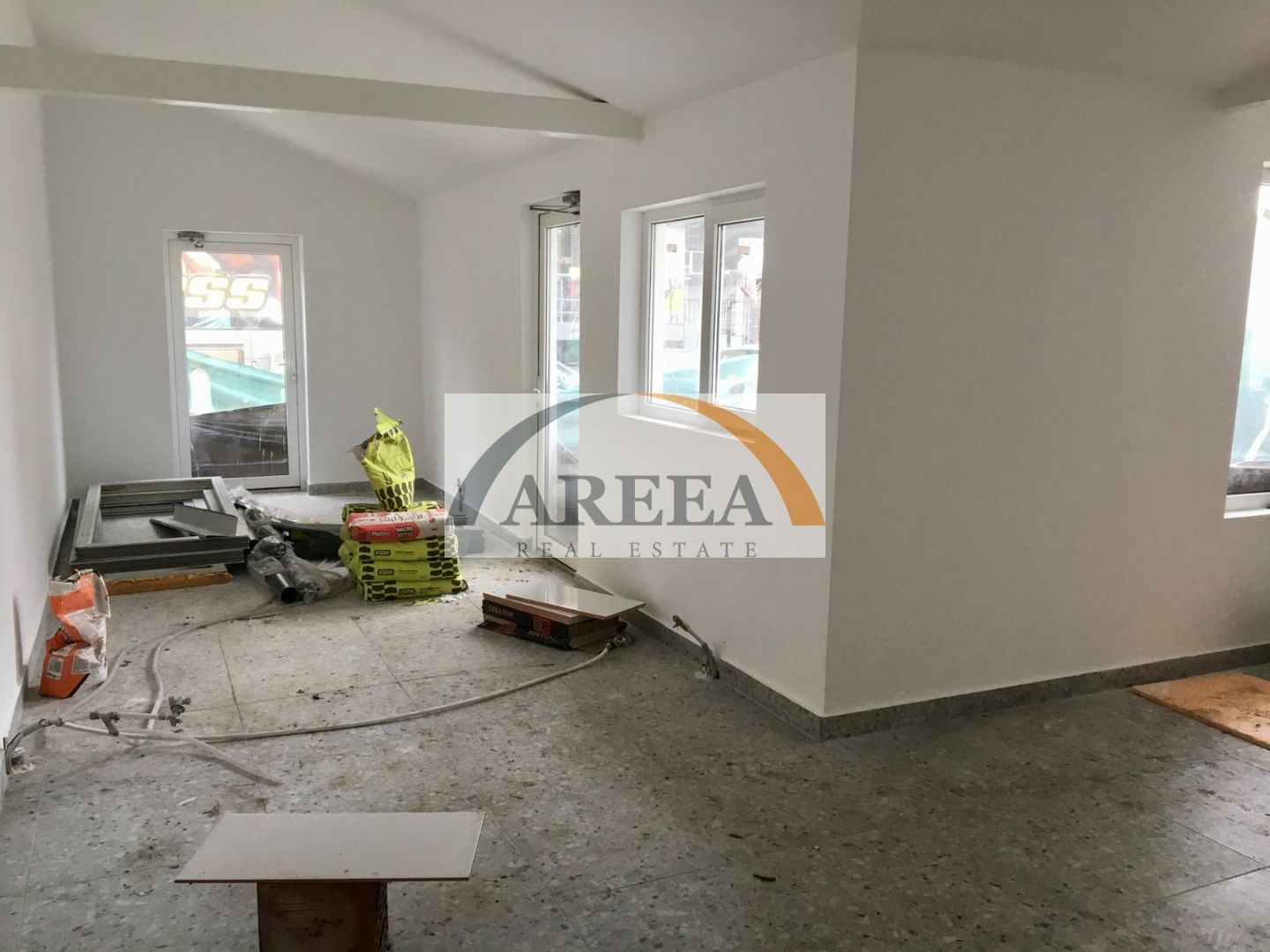 DE INCHIRIAT - spatiu comercial INTERSECTIE PIATA SUDULUi - Poză 8