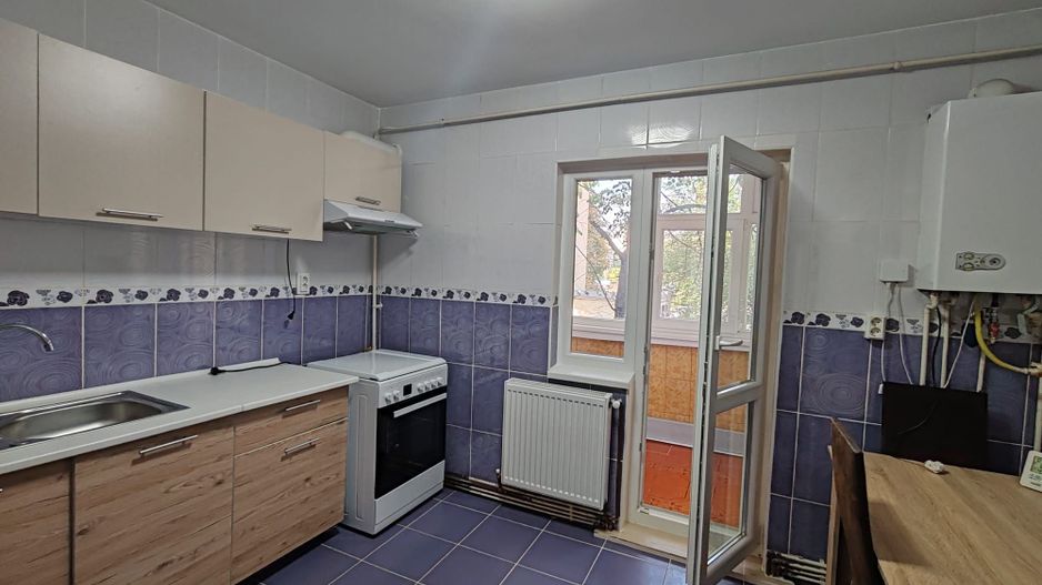 Apartament 3 camere decomandat etajul 1 65mp 500euro Nicolina 2 - Poză 5