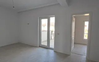 Duplex spatios cu garaj si pereti dublii - Poză 16
