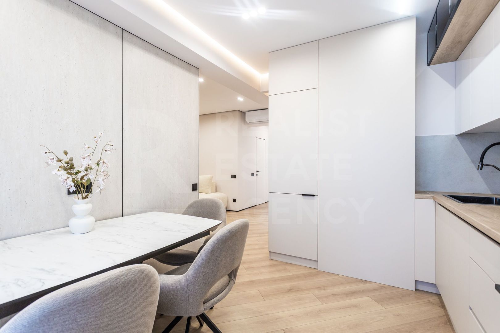 Vânzare, apartament 2 camere, 67.2 mp, str. Mihail Sadoveanu, Ciocana - Poză 2