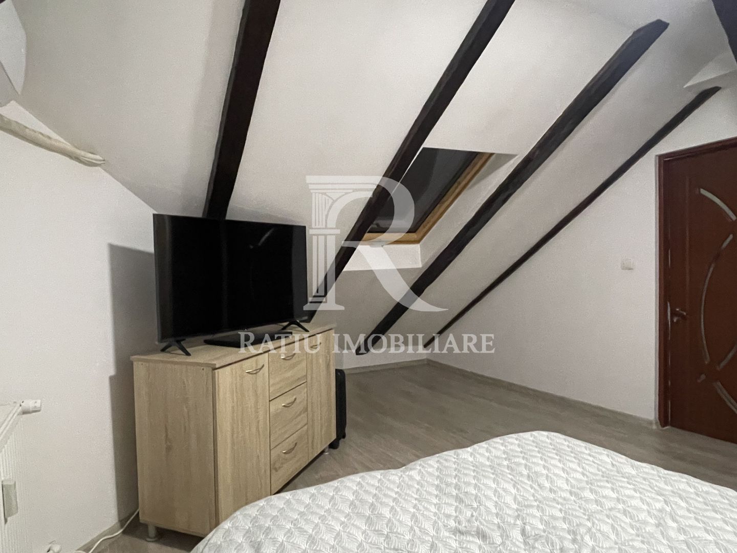 Apartament cu 1 camera | Mansarda | Central | Oradea - Poză 3