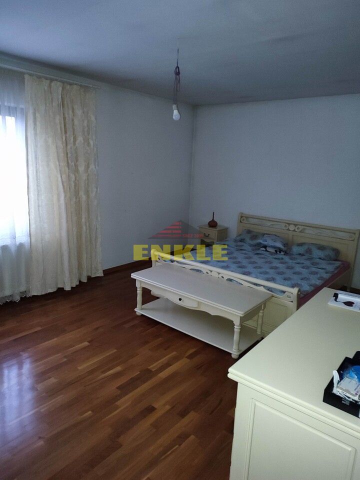 Vila 5 camere , zona Petru Rares -demisol+parter+etaj , pret negociabil ! - Poză 6