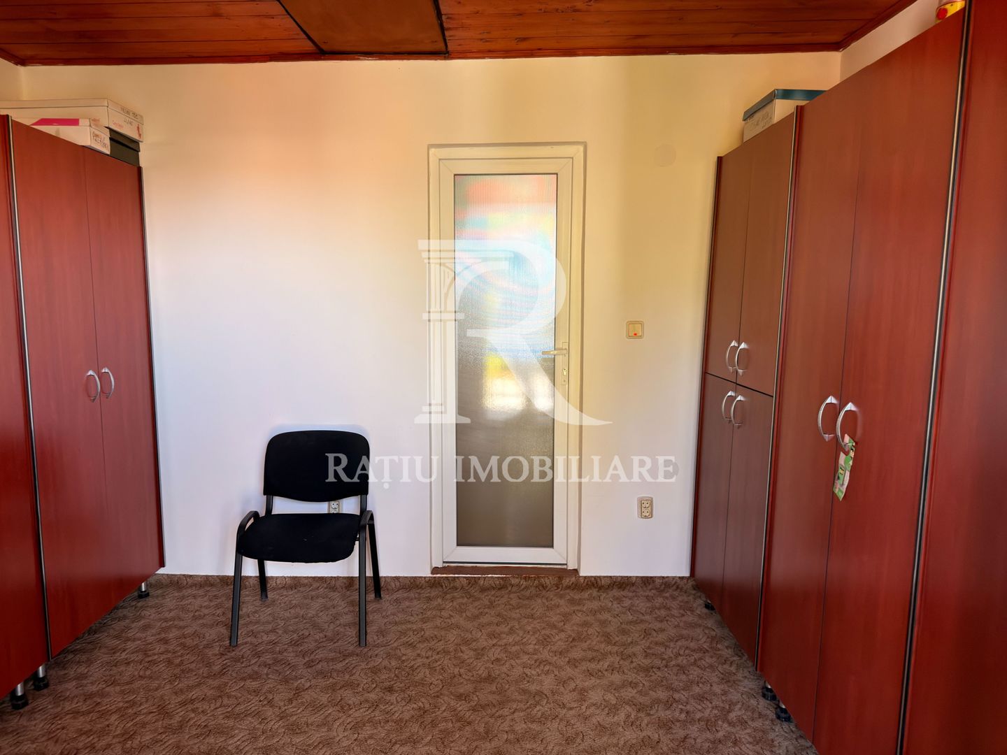 Casă cu spațiu comercial | Curte | Garaj | Parcare | Nojorid - Poză 20