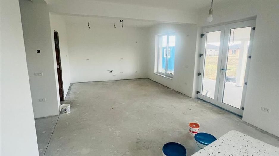 Casa partial finisata in Santandrei - Poză 3