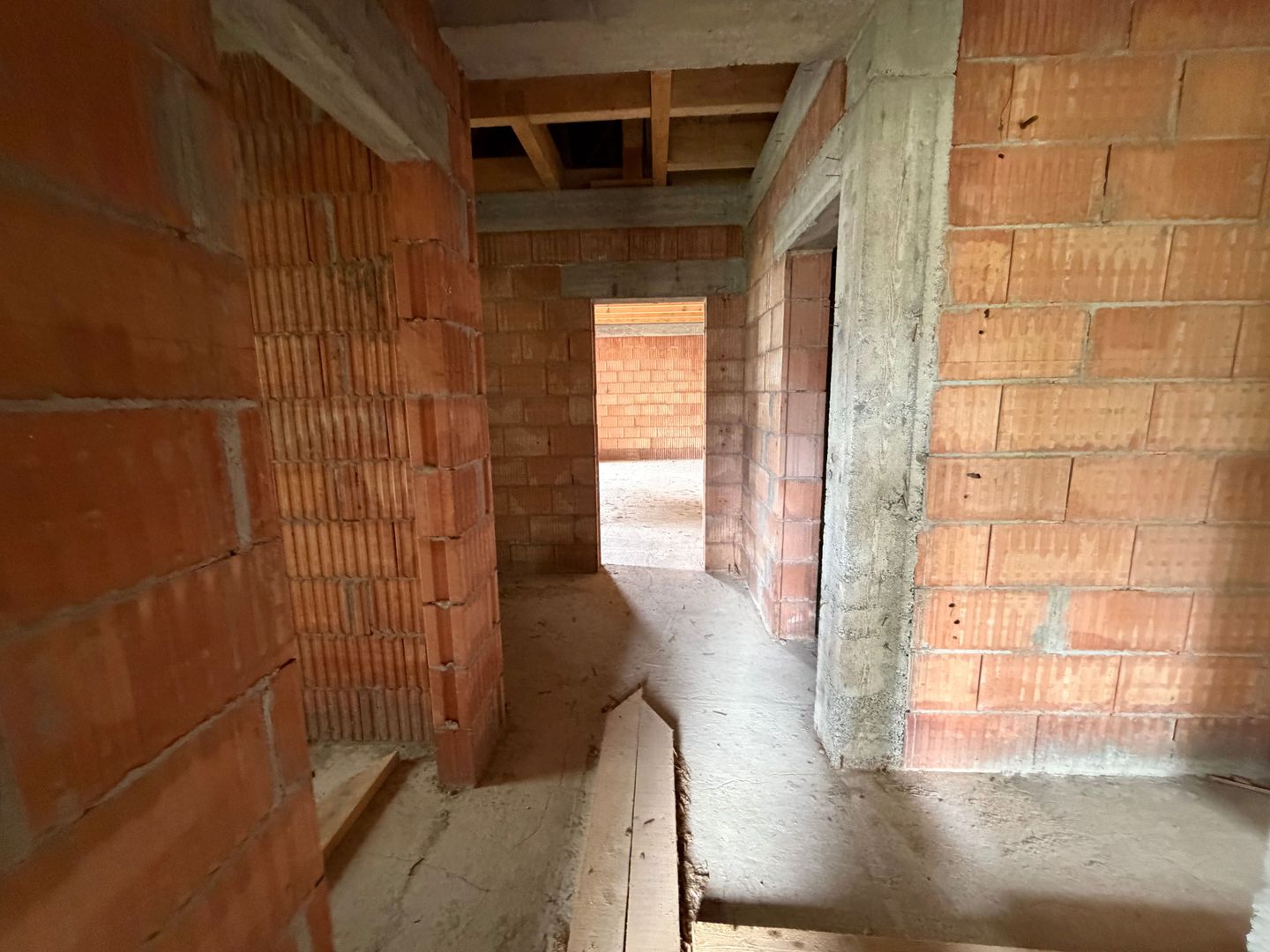 Casă de vânzare 260 mp utili + 1052 mp teren in centrul orasului Covasna - Poză 21