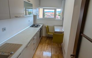 Apartament cu 3 camere, 65 mp, decomandat, zona Semicentral - Poză 4