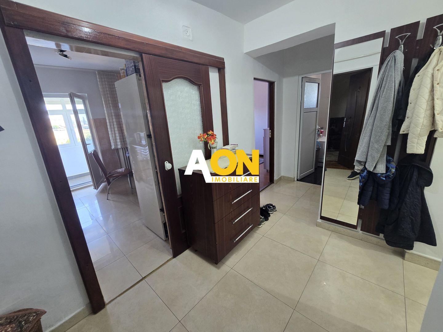 Apartament 3 Camere, 2 Bai, cu Balcon - Poză 1