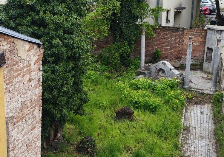Casă cu farmec istoric în zonă protejată Rosetti, ideală pentru restaurare - Poză 19